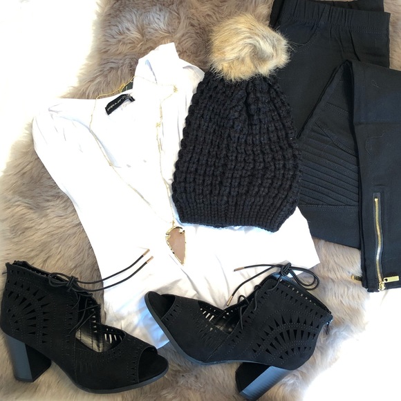 Last One⚡️Black Lace Up Laser Cut Bootie - Picture 7 of 8